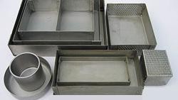 Tungsten molybdenum tray
